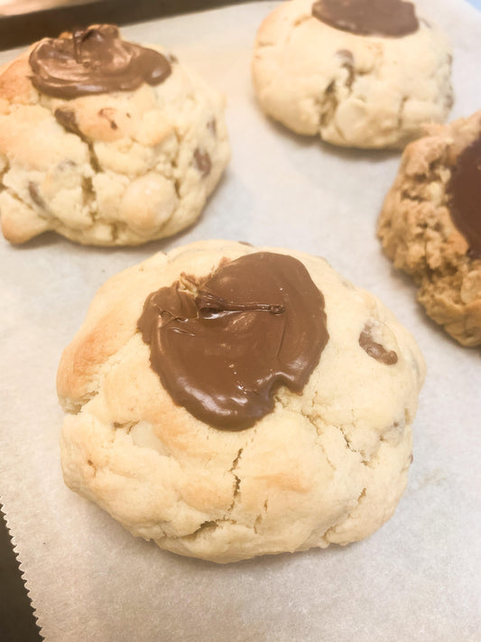 Milk Chocolate Macadamia Chunky Cookie